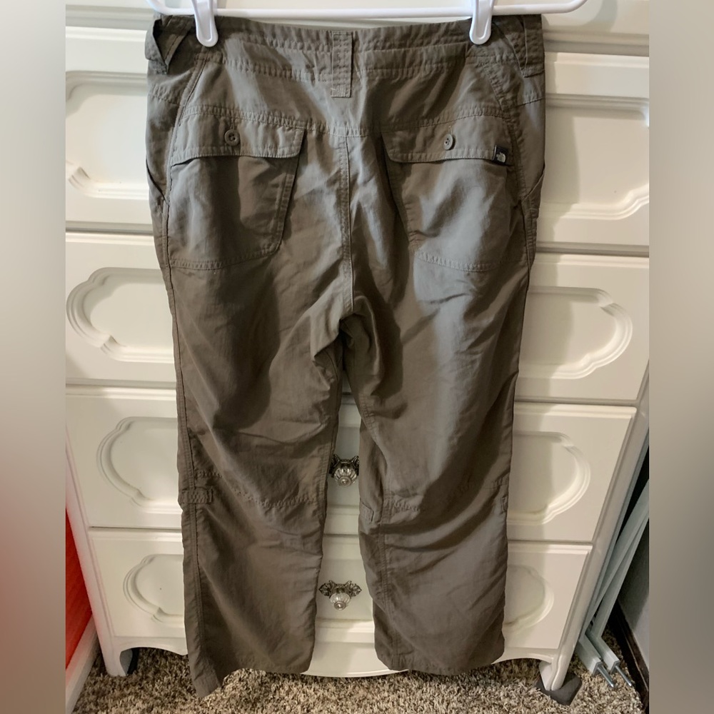 North Face Hiking Pantssize 4 roll up style GUC - Picture 8 of 12